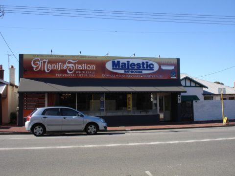 manifestation-building-signage