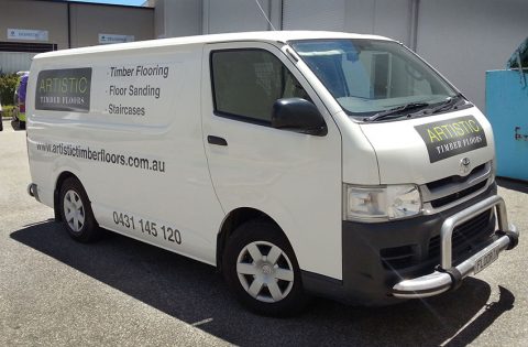 Signwriting-a-van-Toyota-Hiace